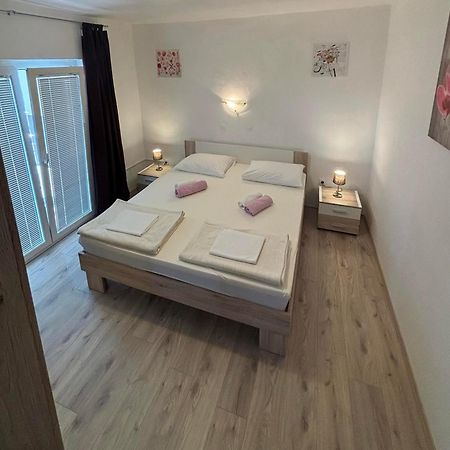 Apartments Lota Starigrad Paklenica Extérieur photo