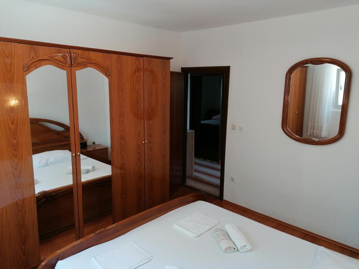 Apartments Lota Starigrad Paklenica Extérieur photo