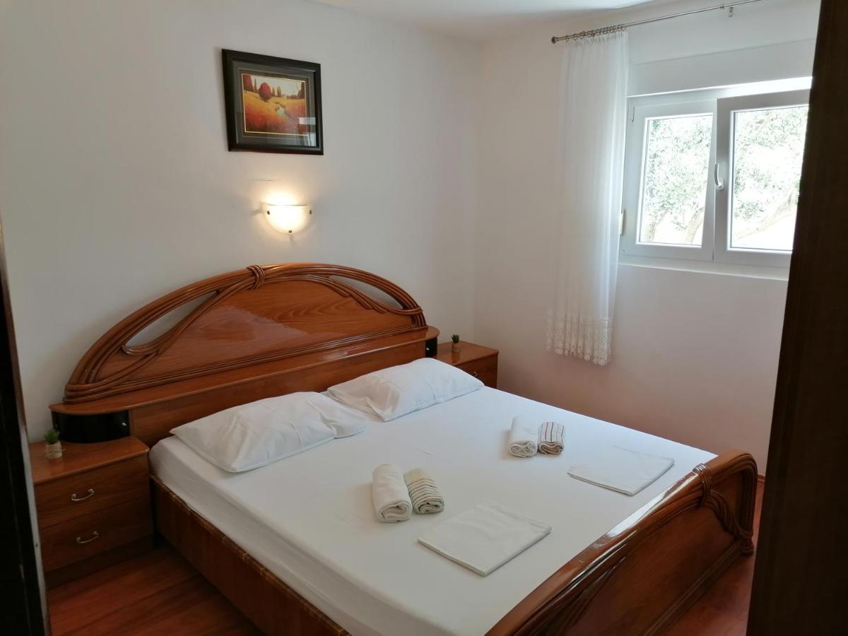 Apartments Lota Starigrad Paklenica Extérieur photo