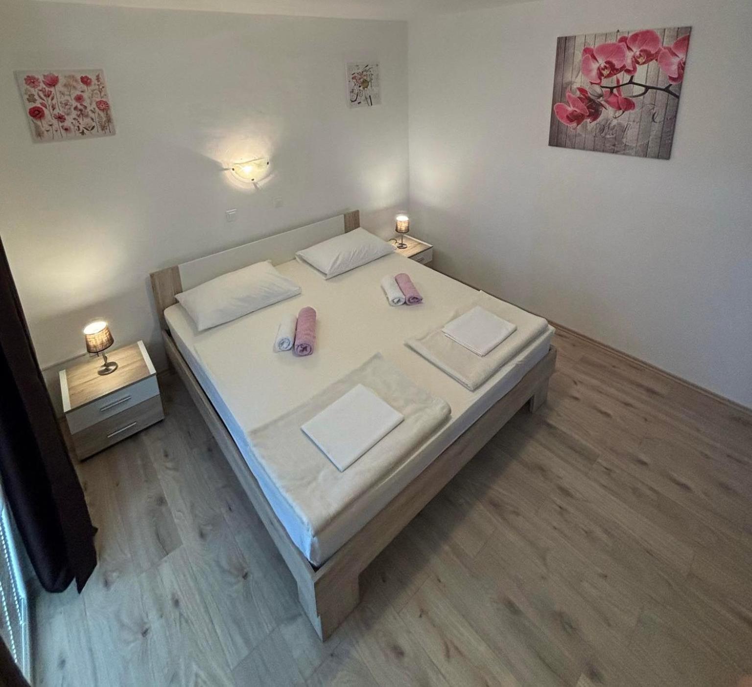 Apartments Lota Starigrad Paklenica Extérieur photo