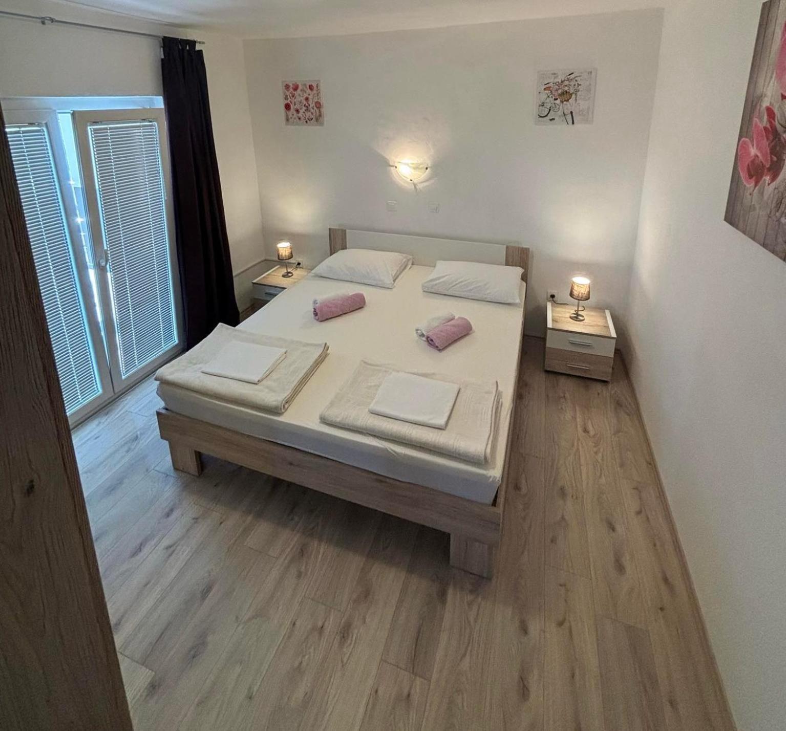 Apartments Lota Starigrad Paklenica Extérieur photo