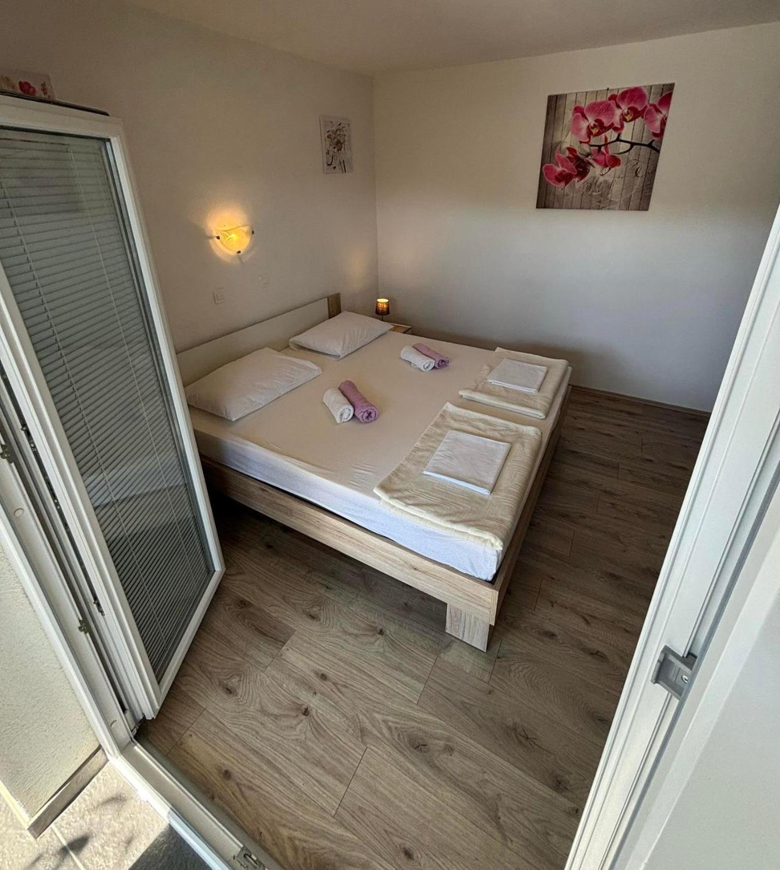 Apartments Lota Starigrad Paklenica Extérieur photo
